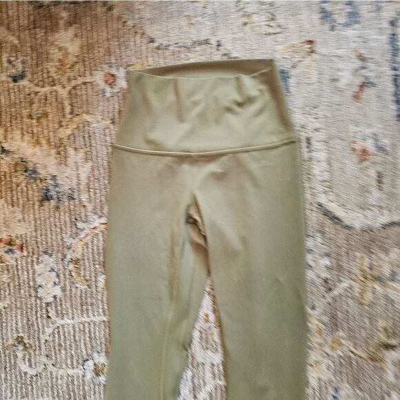 Lululemon olive green leggings size 2 great condition with 30 in inseam - Picture 2 of 6